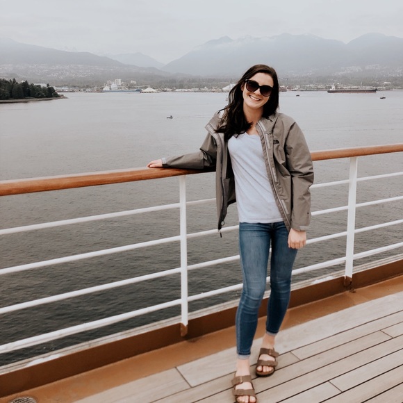 Meet your Posher, Kristen - Picture 1 of 1